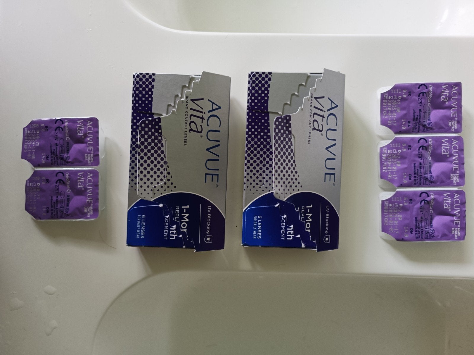 Acuvue Vita maandlenzen 3x +2 en 2x +0.75, Ophalen of Verzenden, Nieuw, Overige merken