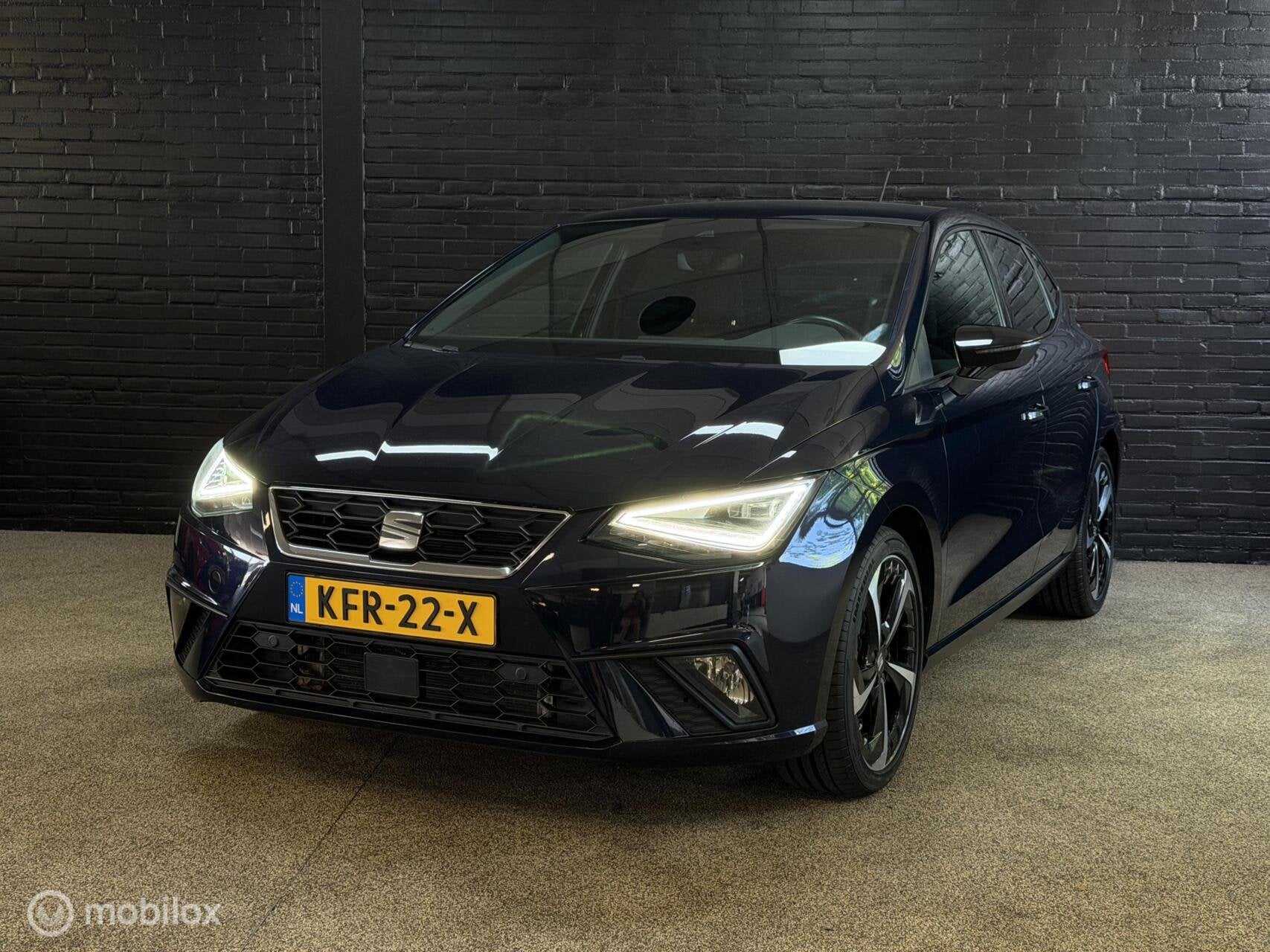 Seat Ibiza 1.0 EcoTSI FR 110pk * 6-bak * Virtual * Carplay *, Auto's, Voorwielaandrijving, Gebruikt, Blauw, Ibiza