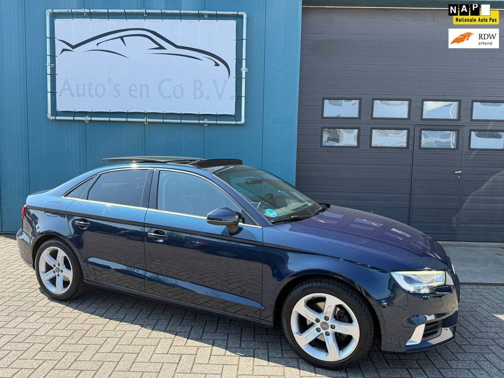 Audi A3 Limousine 1.0 TFSI Sport Lease Edition Panoramadak e, Auto's, Audi, Voorwielaandrijving, Gebruikt, Euro 6, Blauw