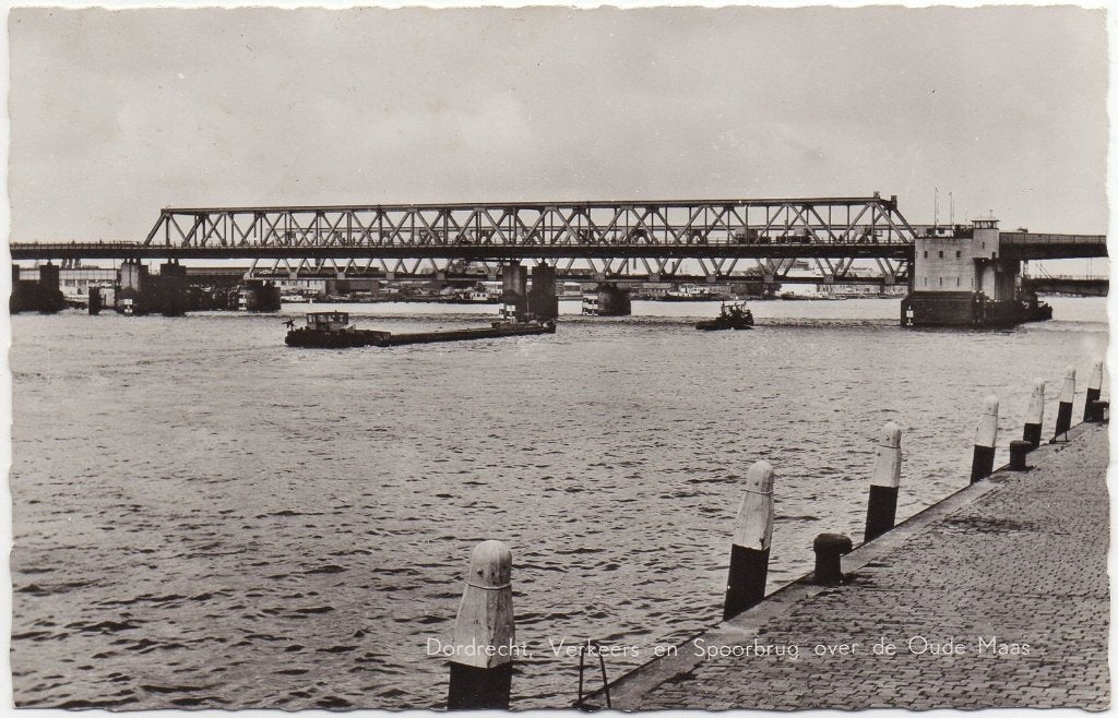 Dordrecht  Verkeers en Spoorbrug over de Oude Maas, Ophalen of Verzenden, 1980 tot heden, Gelopen, Zuid-Holland