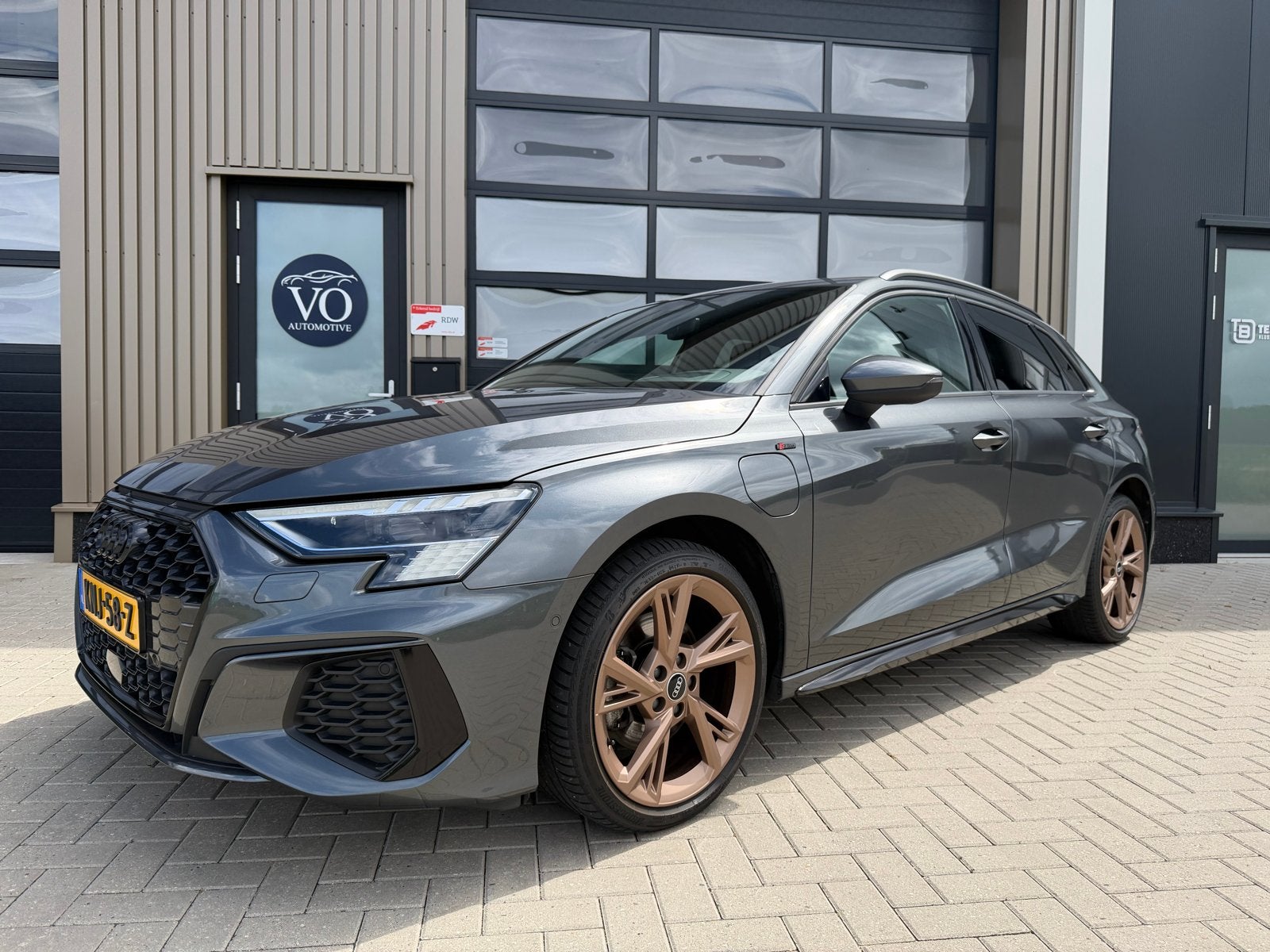 Audi A3 40 TFSI-e 204pk S-Line RS Grijs HUD Sfeer BTW, 4 cilinders, 1535 kg, Leder en Stof, Lichtsensor