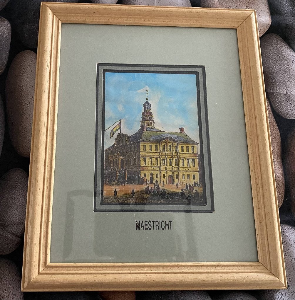 Prent ingelijst stadhuis van maastricht 29x24 cm, Ophalen of Verzenden, Zo goed als nieuw, Gebouw, Voor 1940