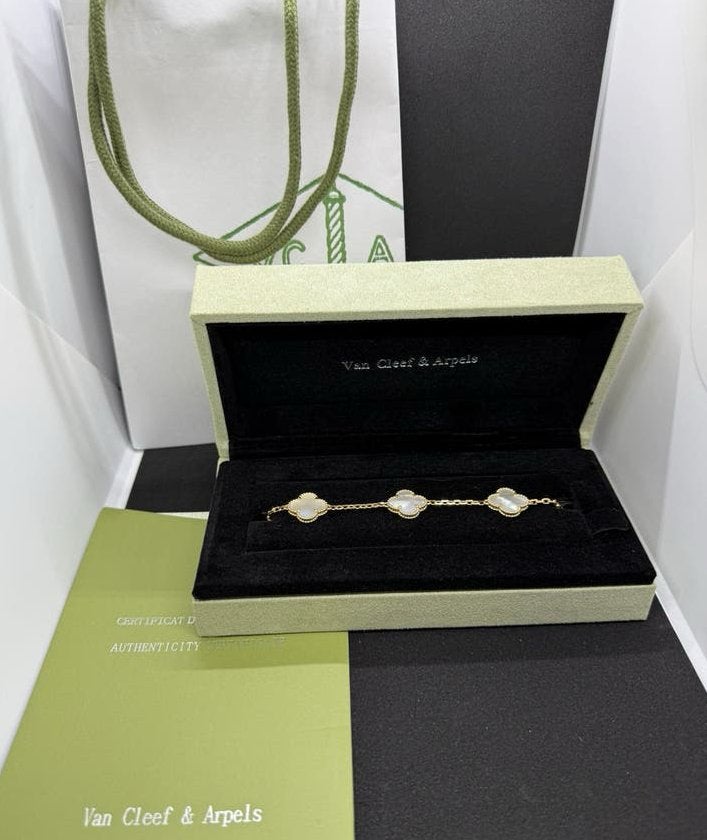 Van Cleef & Arpels Armband - Alhambra, Ophalen of Verzenden, Zo goed als nieuw, Goud