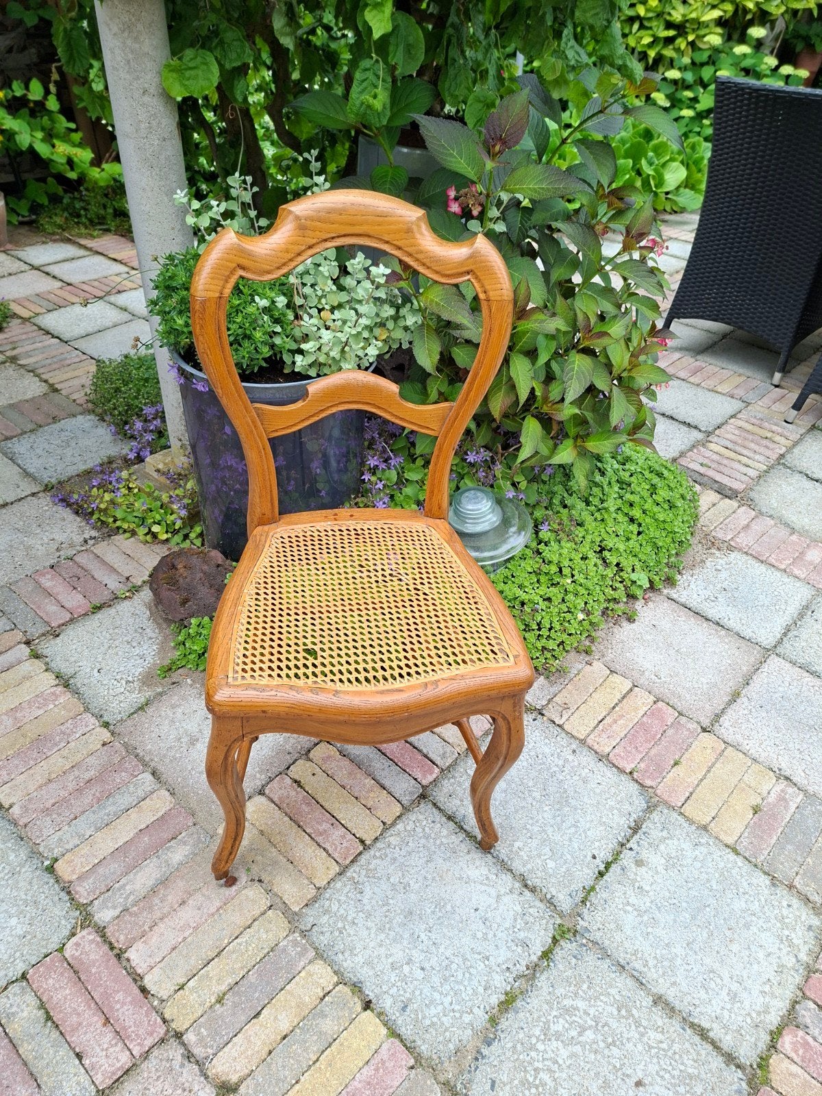 Antieke houten stoel met matting zitting, Ophalen