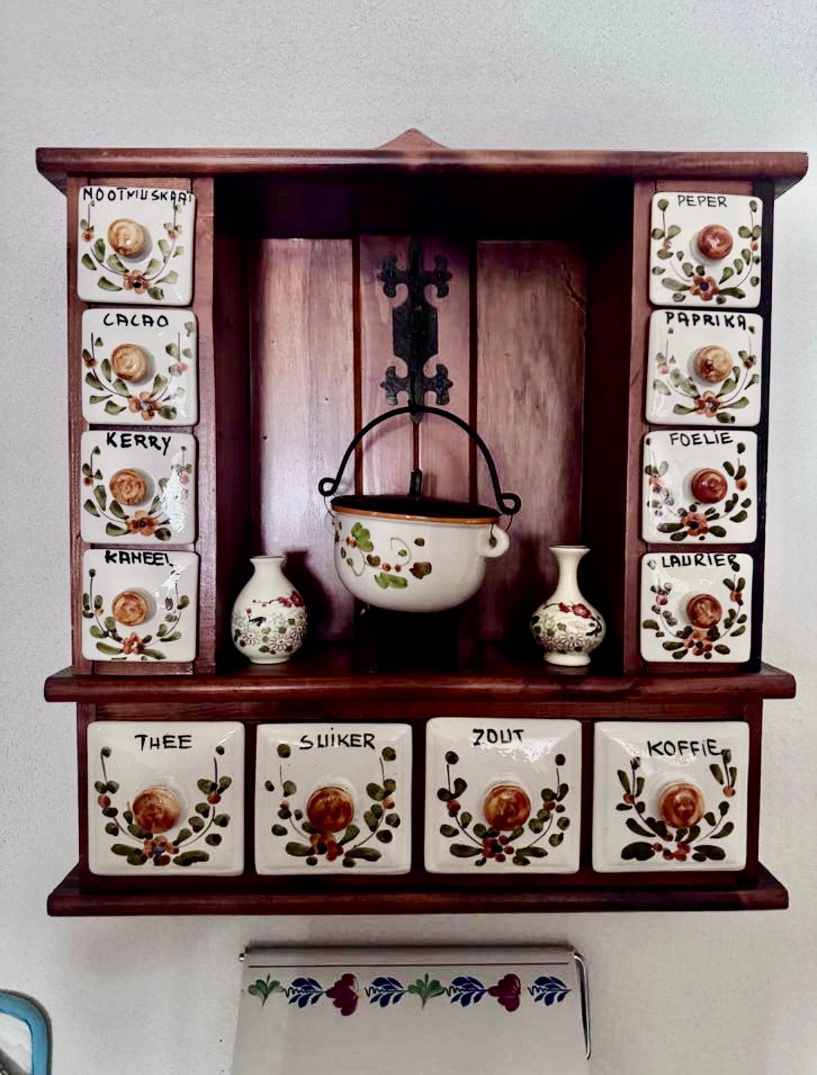 Vintage kruidenrek met porselein, Ophalen