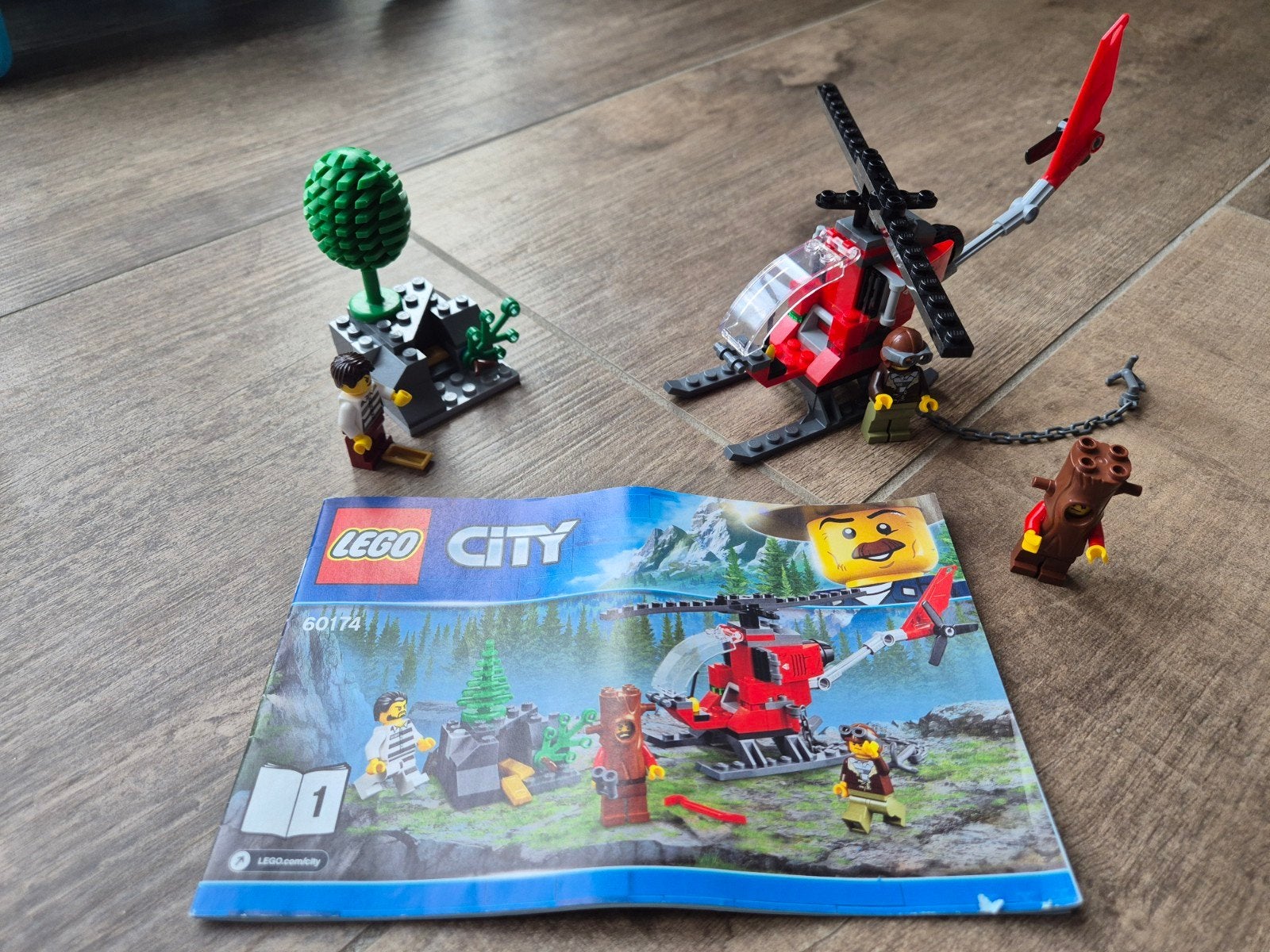 LEGO City 60174 Bergpolitie Hoofdkwartier Helikopter Set, Ophalen of Verzenden, Zo goed als nieuw