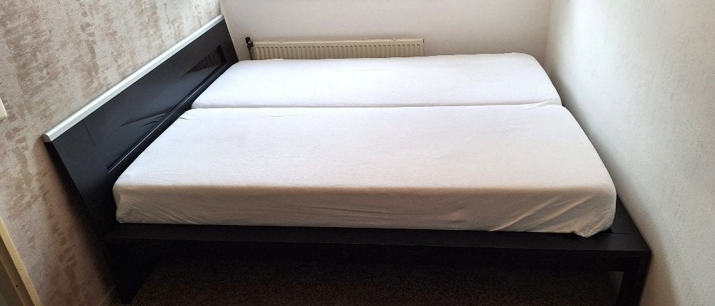 GRATIS  2-persoons bed, Huis en Inrichting, Ophalen, Gebruikt, Zwart, Tweepersoons