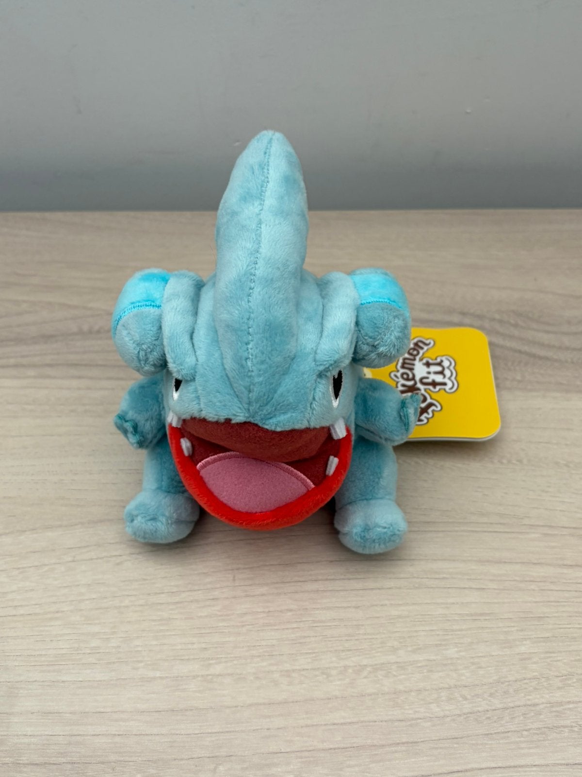 Pokémon Fit Gible Plush Japanese Pokémon Center 2021 Tags, Diversen, Nintendo, Ophalen of Verzenden, Zo goed als nieuw, Info@nintendo.com