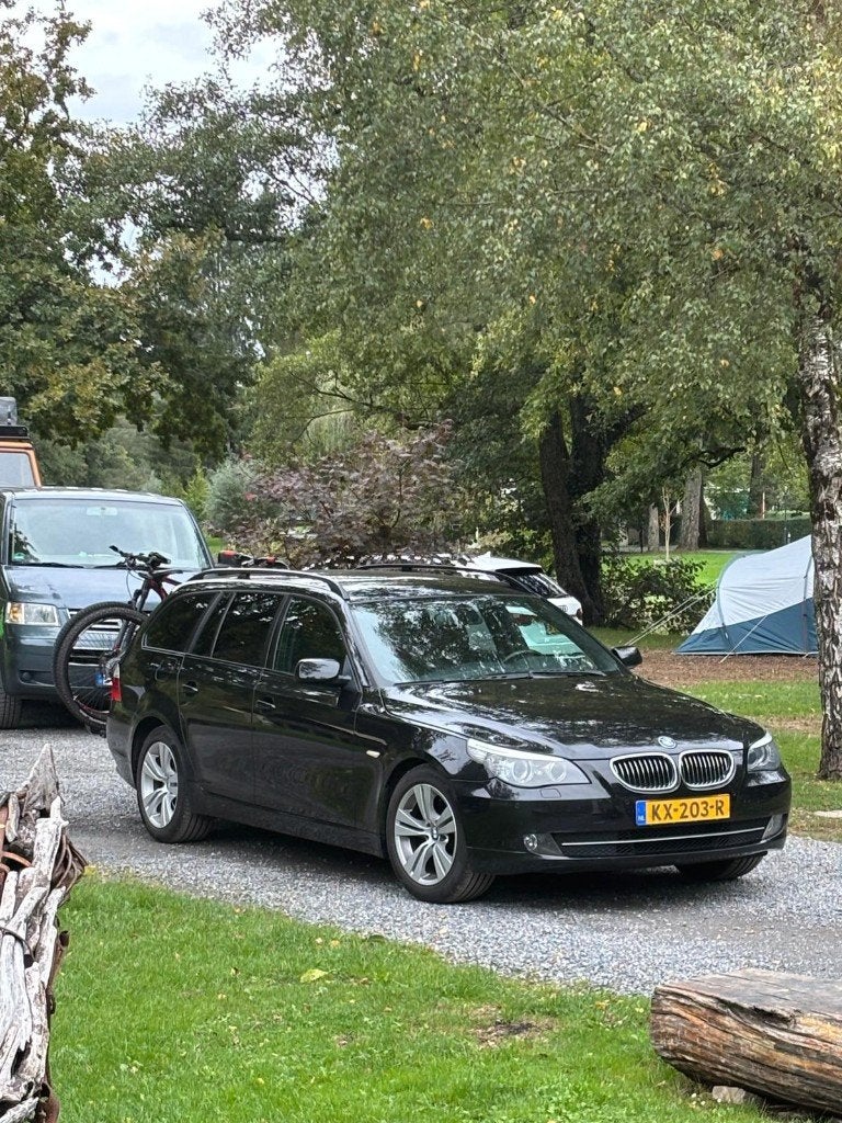 BMW 5-Serie 2.0 I 520 Touring 2009 Zwart, Auto's, Achterwielaandrijving, 1995 cc, Zwart, 4 cilinders