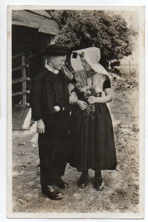 Zuid Beveland (19) klederdracht 1933, Ophalen, 1920 tot 1940, Gelopen, Zeeland