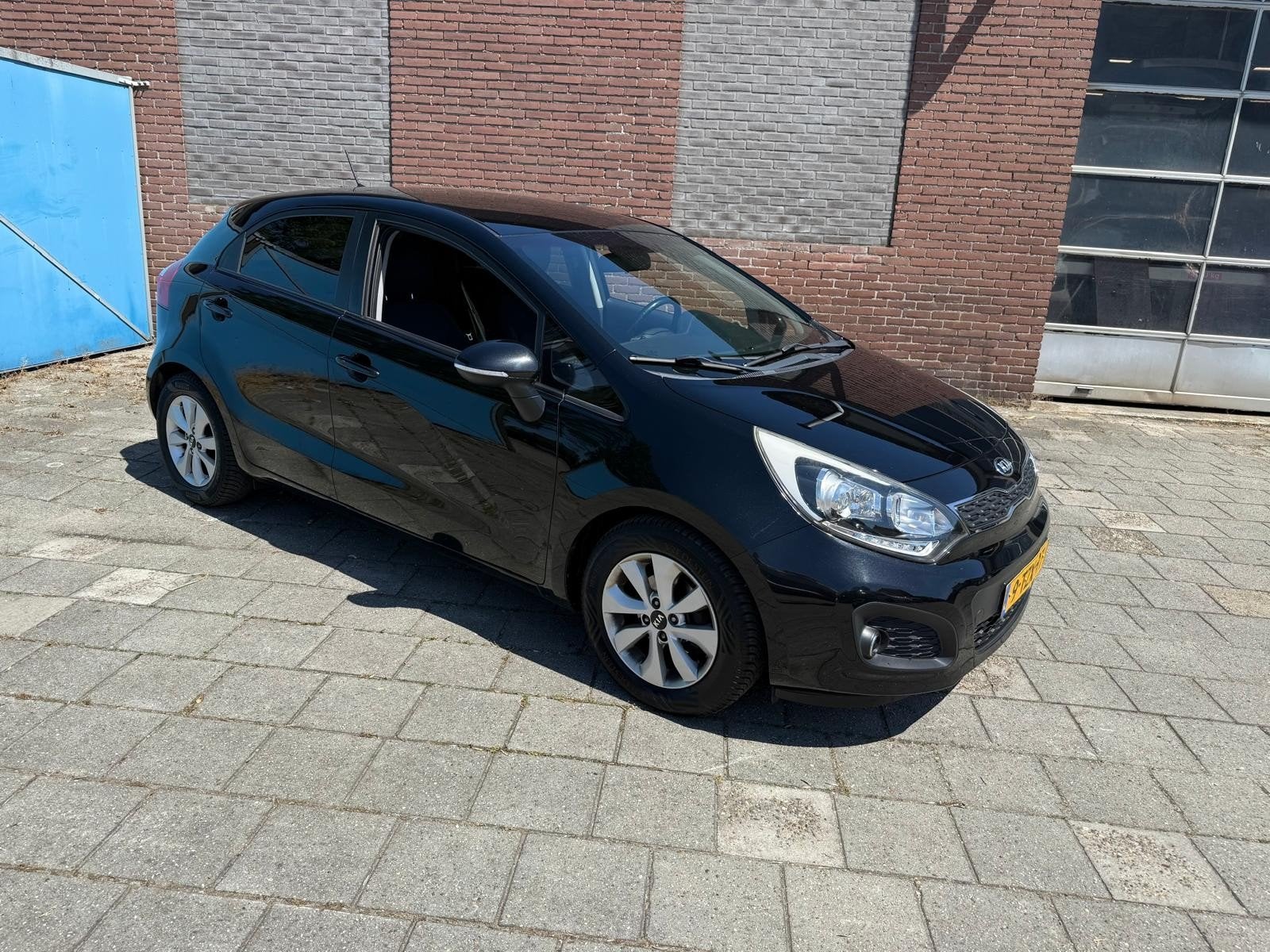 Kia Rio 1.2 I 5DRS 2014 Zwart, Auto's, Kia, 1027 kg, 450 kg, 40 €/maand, 4 cilinders