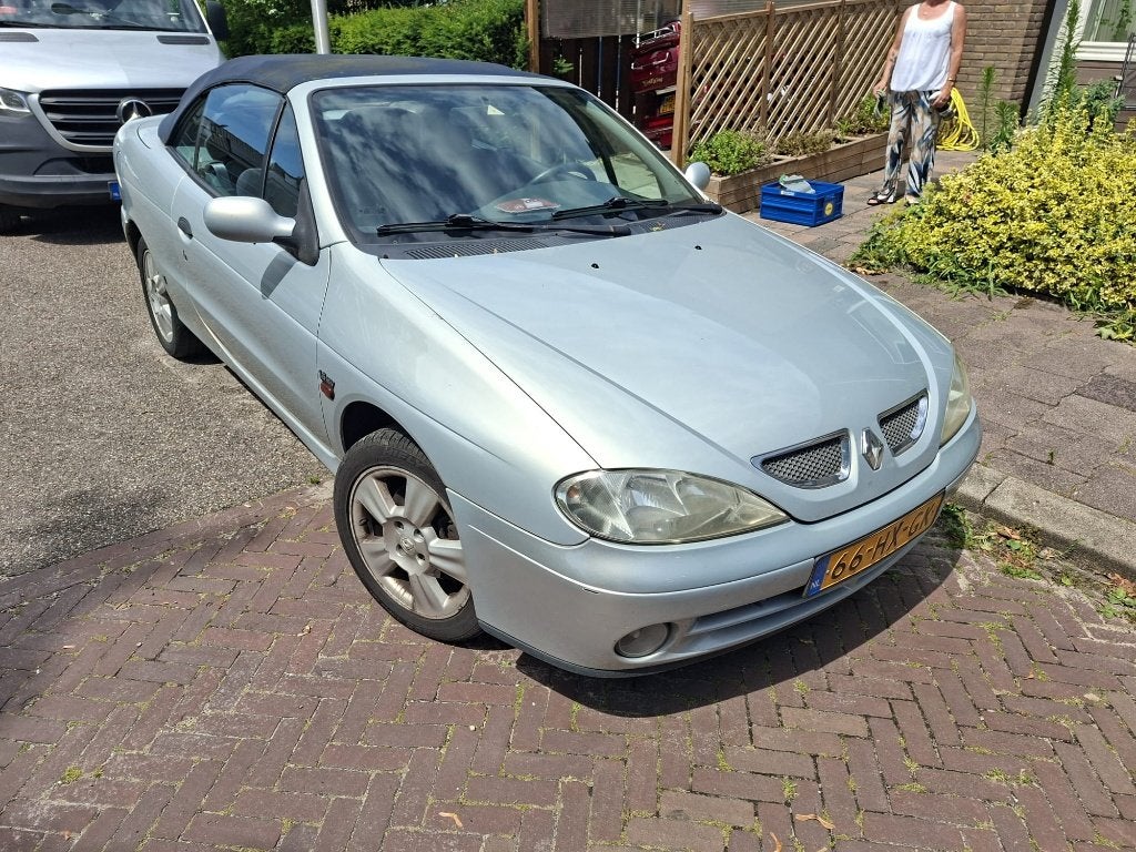 Renault Mégane 1.6 16V Cabrio 2005 2002 Grijs, Auto's, Voorwielaandrijving, Stof, 4 cilinders, Cabriolet