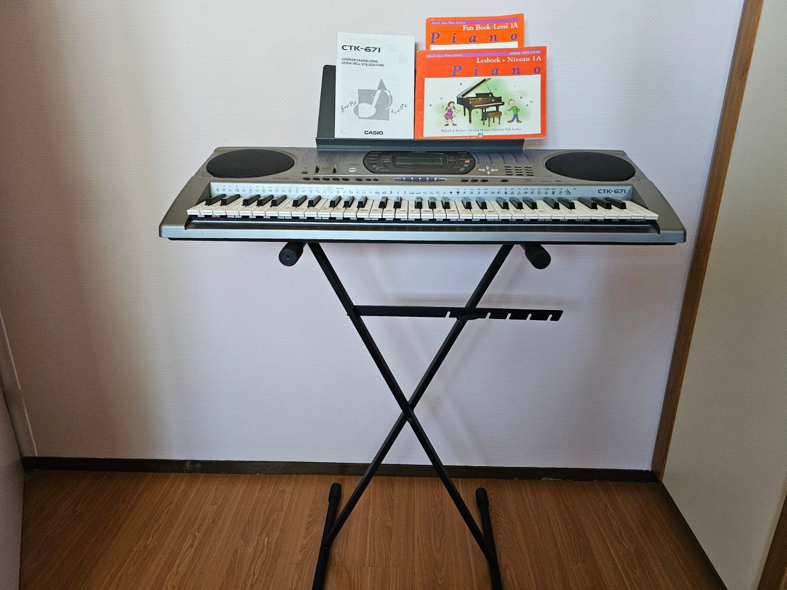 Casio CTK-671 Keyboard met standaard, Ophalen, Casio, 61 toetsen, Zo goed als nieuw