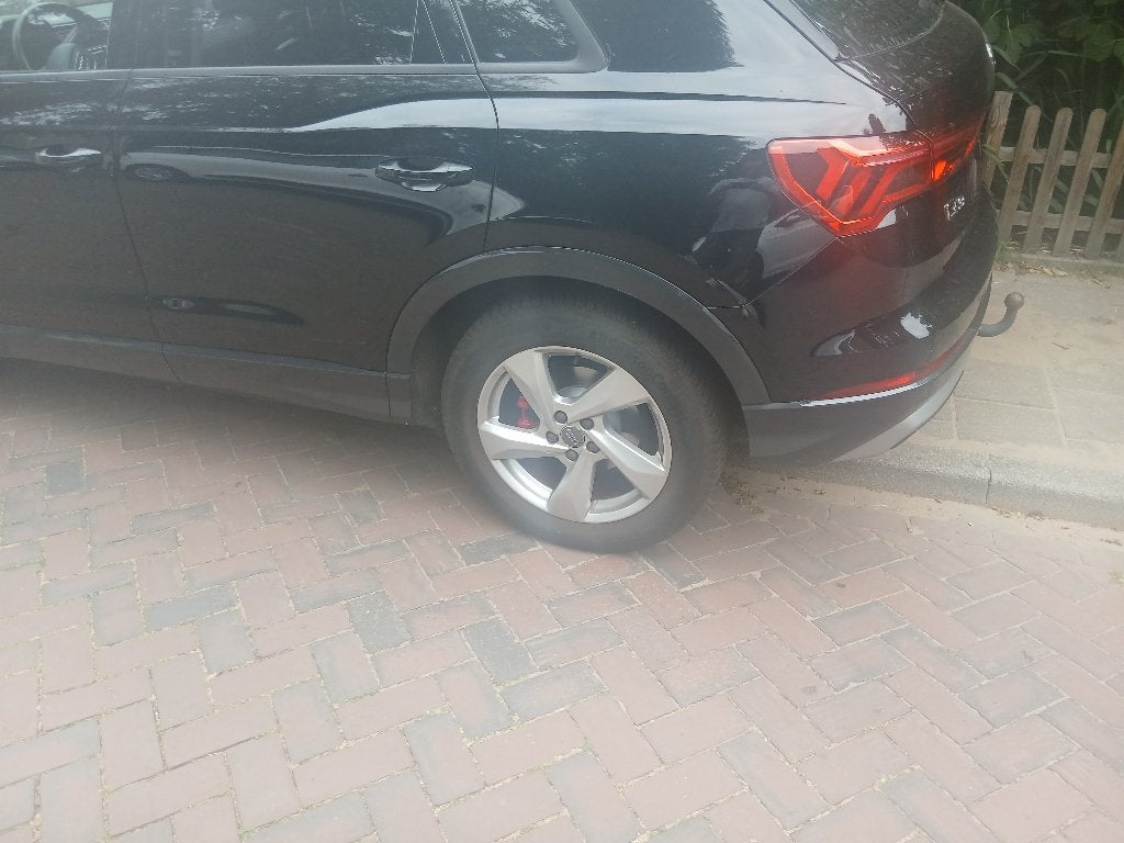4 stuks Audi  Q3 velgen + banden 18 inch, 18 inch, Ophalen of Verzenden, Zomerbanden, 225 mm