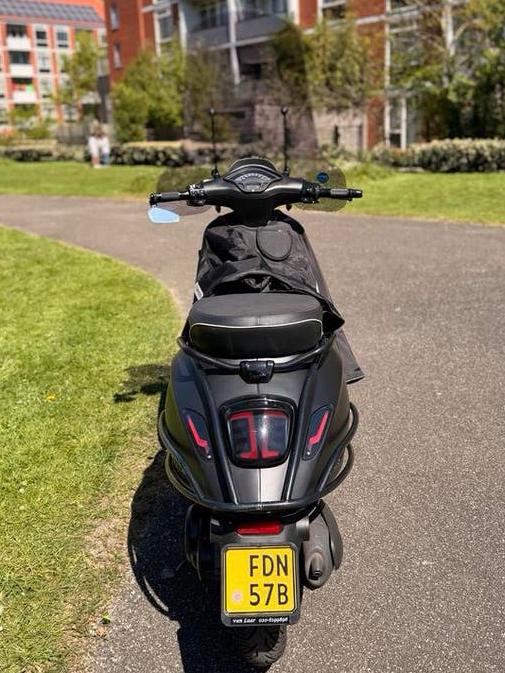 Vespa Sprint Mat Zwart - Zo goed als nieuw, Ophalen of Verzenden, Zo goed als nieuw, Benzine, Vespa