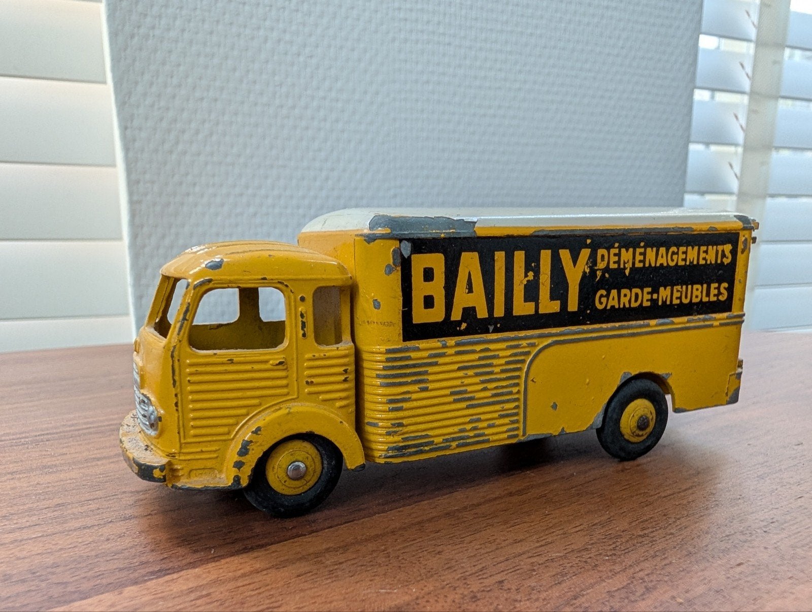 Zeldzame Dinky Toys 33AN Simca Cargo "Bailly" verhuiswagen, Ophalen of Verzenden, Gebruikt, Bus of Vrachtwagen, Dinky Toys
