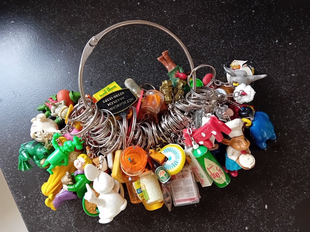 66 Sleutelhangers, jaren 50 t/m 70 Flipje, Swiebertje etc, Ophalen of Verzenden, Gebruikt, Overige typen