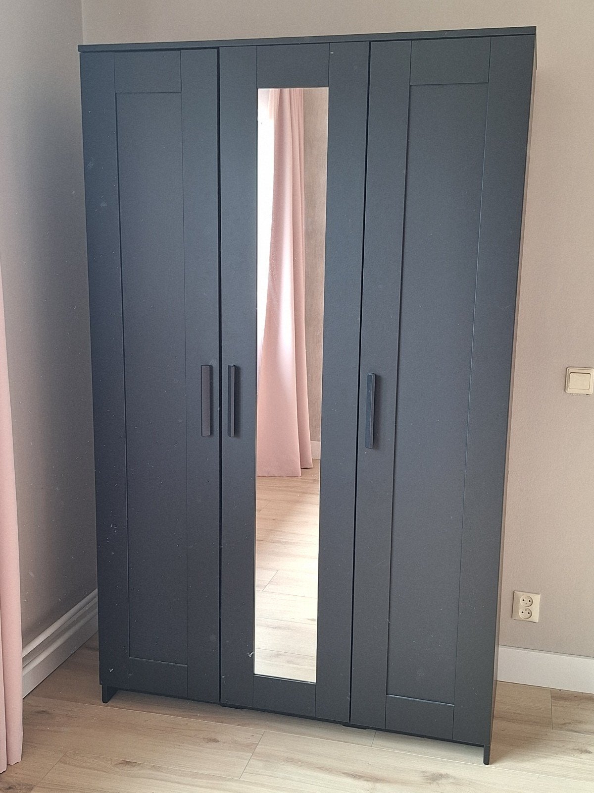 Zwarte kledingkast Ikea Brimnes, Ophalen, Met deur(en), 100 tot 150 cm, Zo goed als nieuw