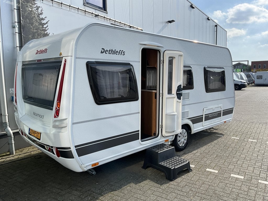 Dethleffs Nomad 470 ER ENKELE BEDDEN-NETJES, Caravans en Kamperen, Rondzit, Bedrijf, Dethleffs, 5 tot 6 meter