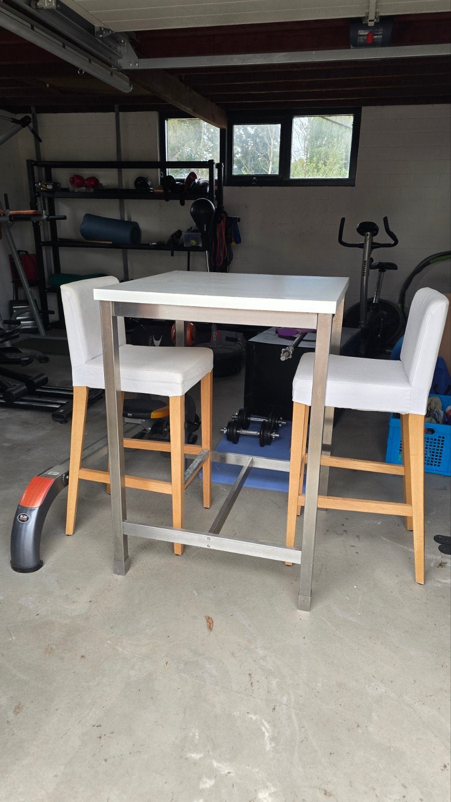 IKEA Bartafel 75x75x105 cm met 2 barkrukken, Ophalen