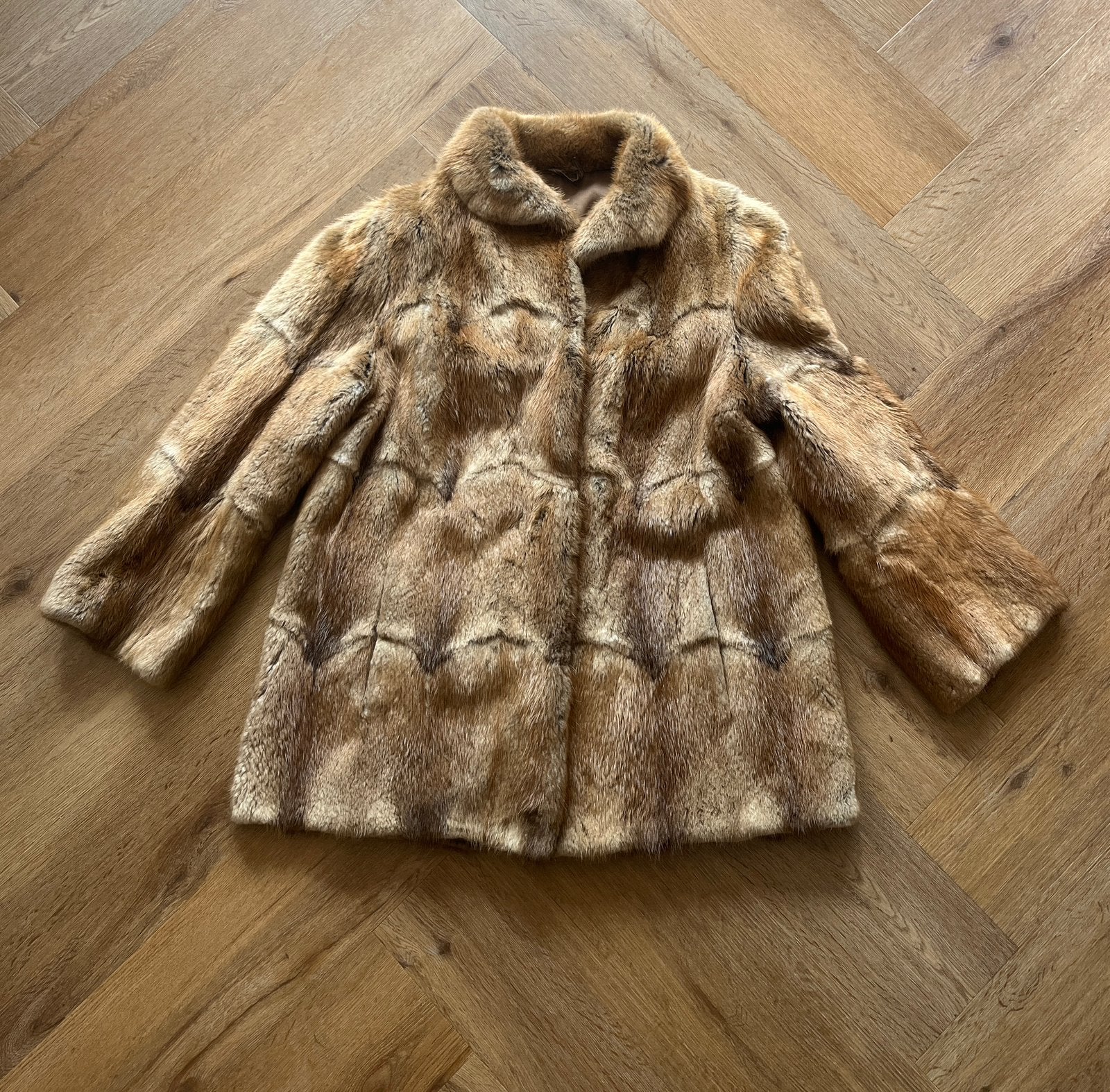 Mooie bruine bisam bontjas maat M, Ophalen of Verzenden, Gedragen, Maat 38/40 (M), Bruin
