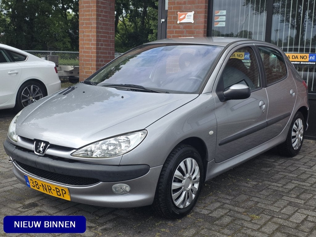 Peugeot 206 1.4-16V Gentry Premium Airco/Elec. pakket/Leer/5, Auto's, Peugeot, Voorwielaandrijving, 4 cilinders, Bedrijf, Handgeschakeld