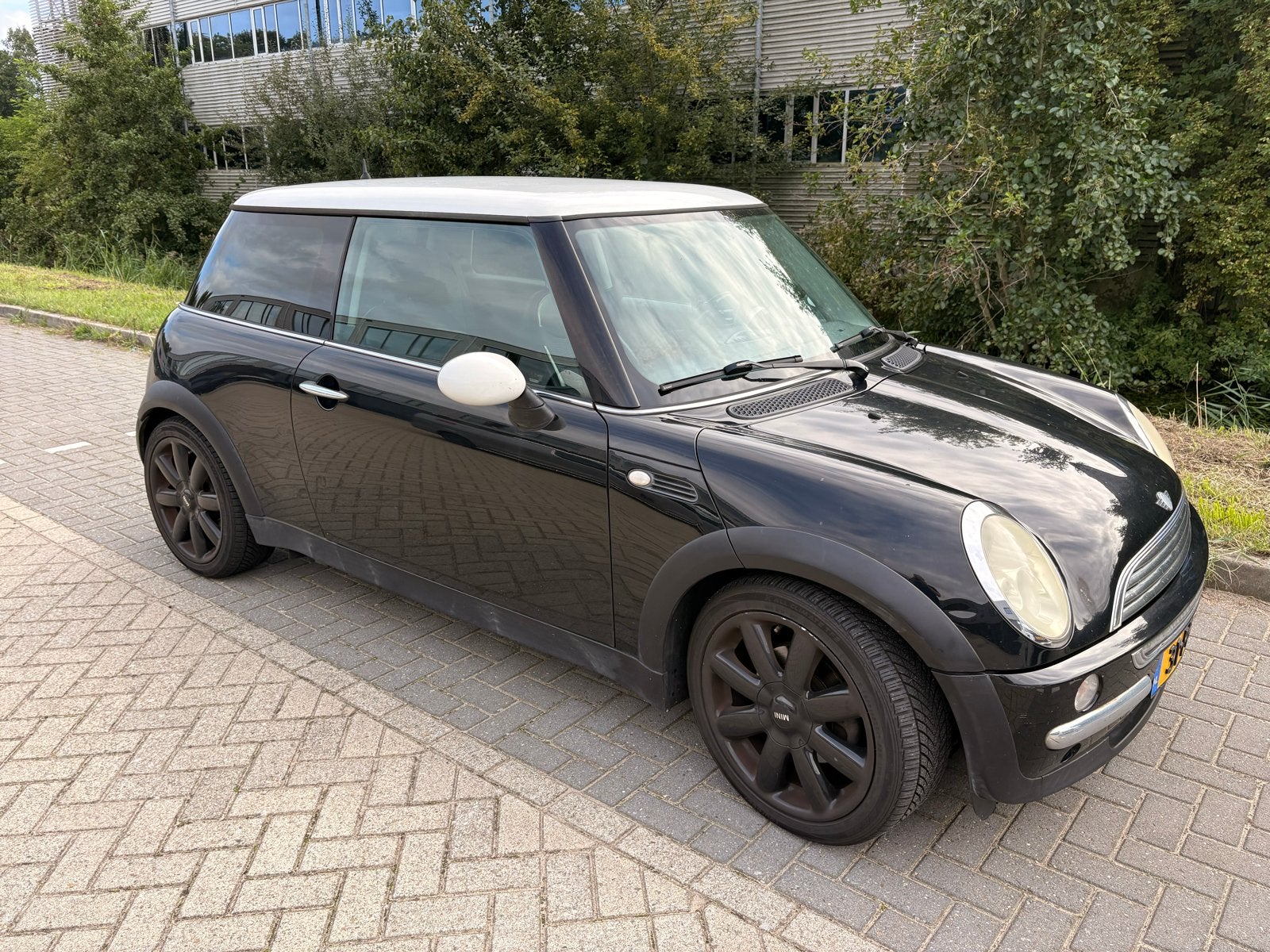 Mini 1.6 16V Cooper 2004 Zwart, Auto's, Voorwielaandrijving, 15 km/l, 4 cilinders, 4 stoelen