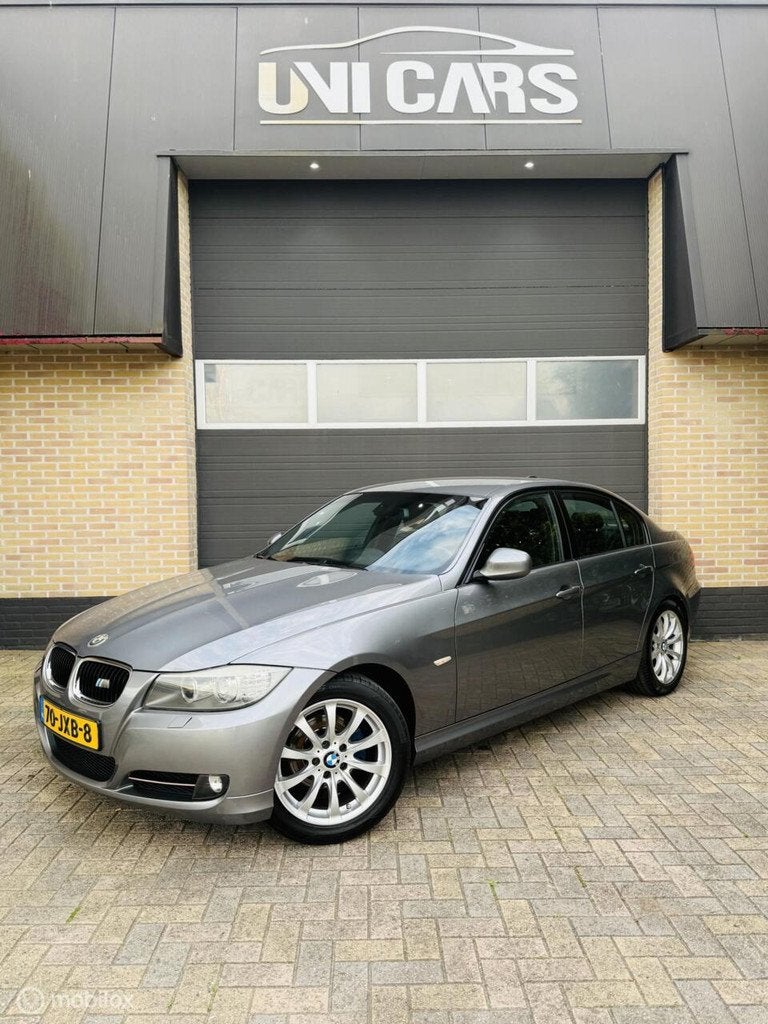BMW 3-serie 318i LCI High Executive|Automaat|Leer|Cruis|Navi, Automaat, Achterwielaandrijving, Sedan, Zilver of Grijs