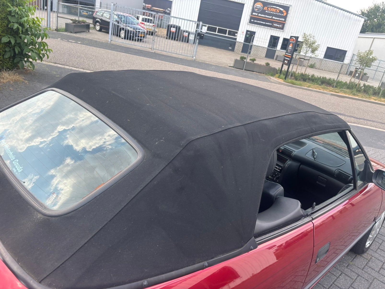 Opel Astra 1.6 I Cabrio AUT 1996 Rood geschikt voor invalide, Auto's, 4 cilinders, Cabriolet, 49 €/maand, Origineel Nederlands