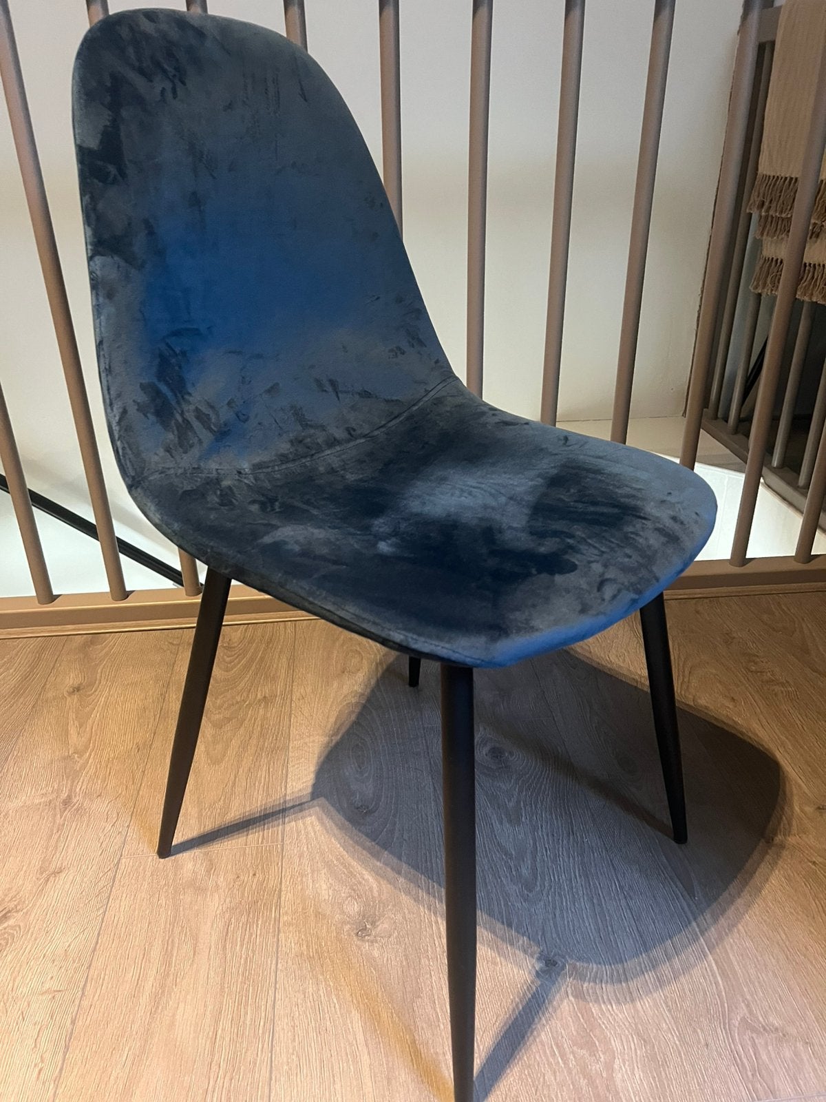 5 blauwe velvet eetkamerstoelen te koop, Ophalen, Zo goed als nieuw, Blauw, Vier