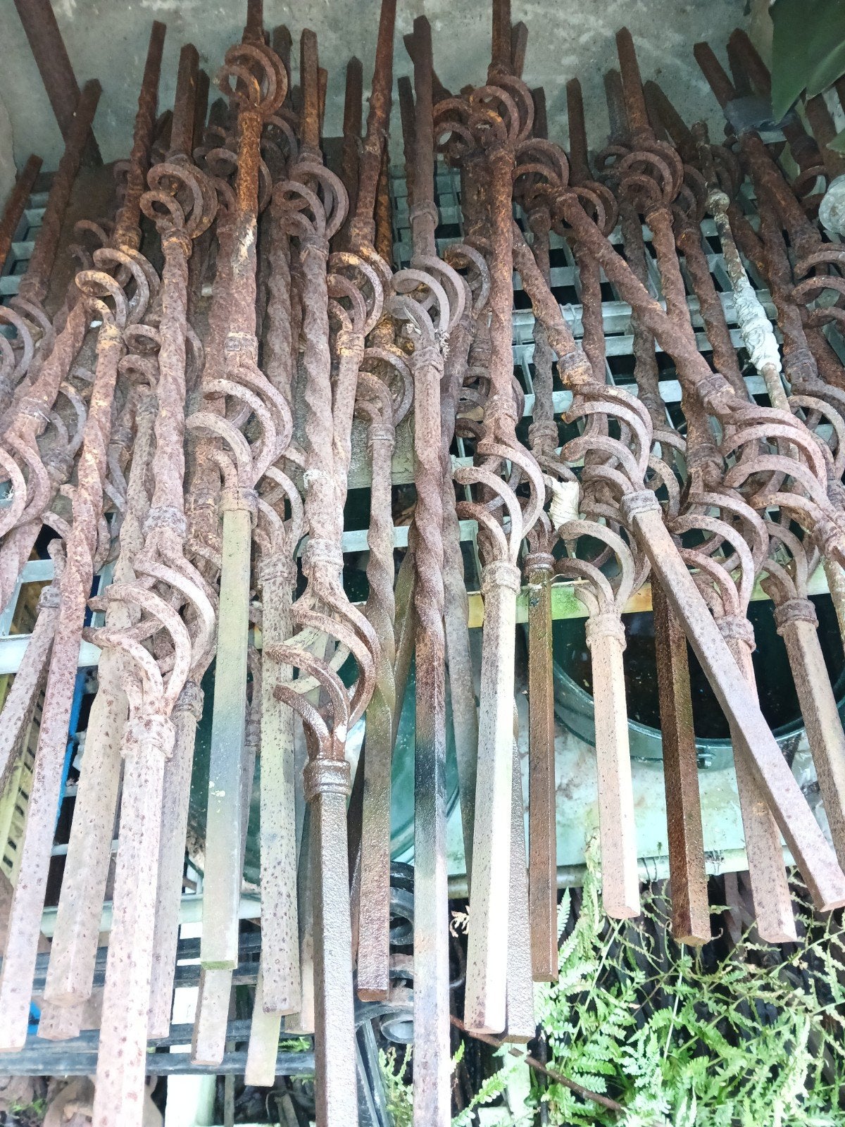 Smeedijzeren spijlen Antiek model v trap balustrade hek, Tuin en Terras, Ophalen, IJzer, Sierhekwerk
