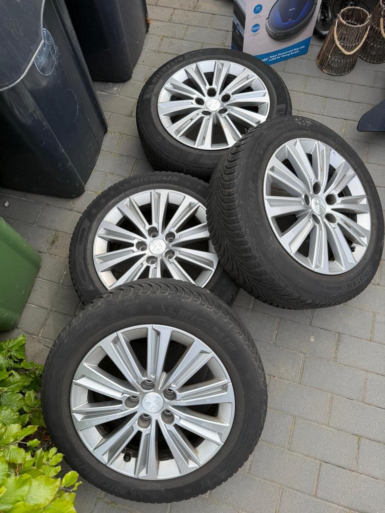 Peugot velgen met Michelin alpin 5 banden 205/55 r16, Auto-onderdelen, Banden en Velgen, 16 inch, Banden en Velgen, Ophalen, Overig