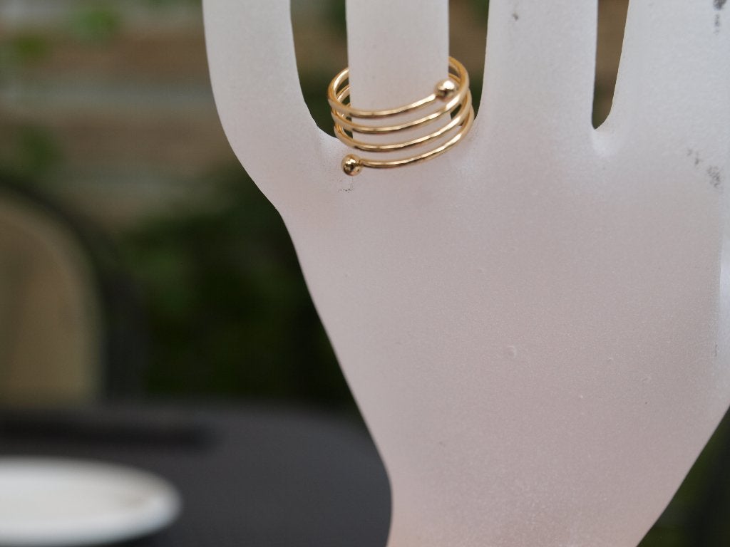 Goudkleurige  spiraalring met bolletjes, Overige materialen, Nieuw, Ophalen of Verzenden, 17 tot 18