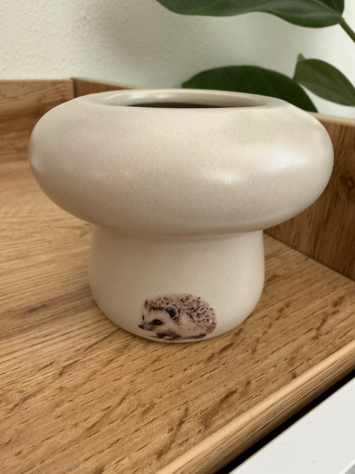 Nieuw Hema keramieken klein vaasje met afbeelding egel, Ophalen of Verzenden, Nieuw, Overige kleuren, Steen/keramiek
