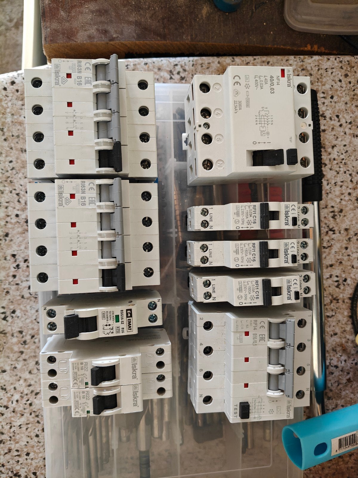 Diverse Iskra en Emat elektrische componenten, Doe-het-zelf en Verbouw, Ophalen of Verzenden, Gebruikt, Overige merken, Aardlekautomaat