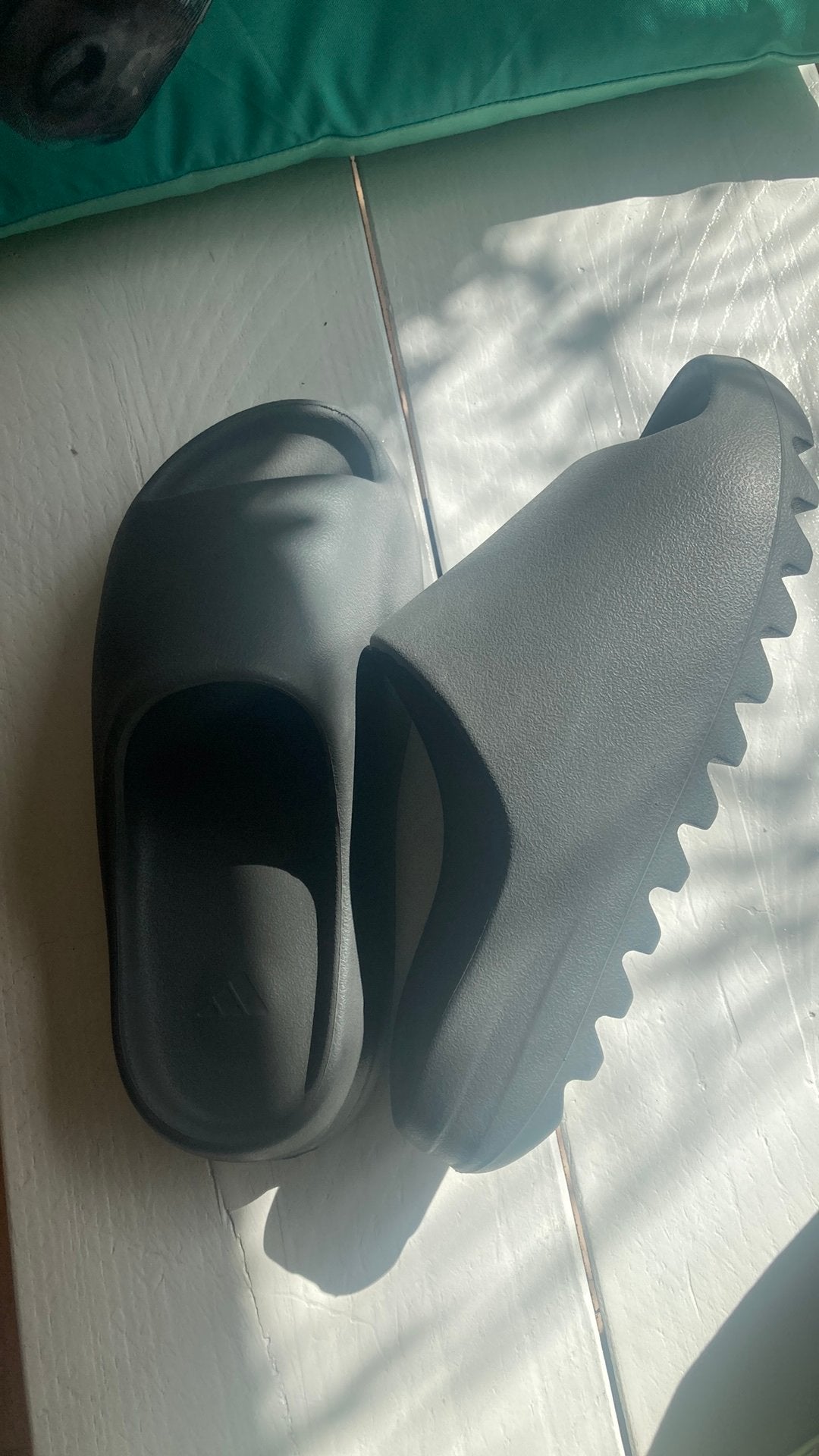 Yeezy slides Grijs Maat 40, Kleding | Heren, Schoenen, Ophalen, Zo goed als nieuw, Overige kleuren