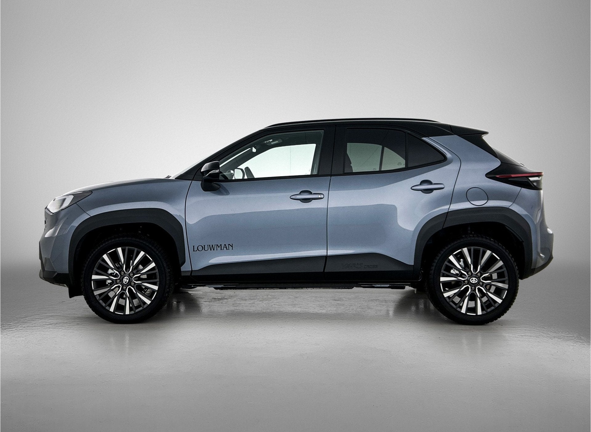 Toyota Yaris Cross 1.5 Hybrid 130 Executive | Premium Pack |, Auto's, Leder en Stof, Bedrijf, Hybride Elektrisch/Benzine, 3 cilinders