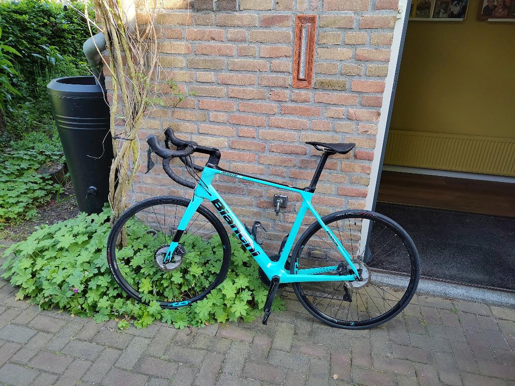 Bianchi Infinito XE 2021 Ultegra Disc, 28 inch, Carbon, Heren, Zo goed als nieuw