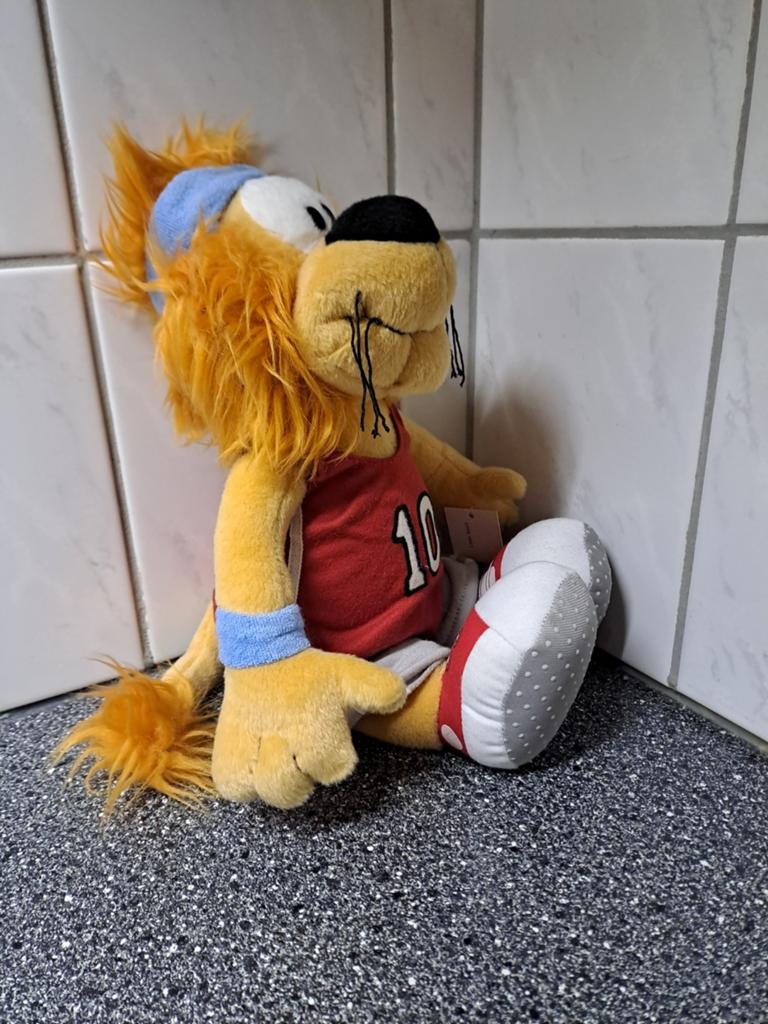 Loekie de leeuw knuffel sport nieuw, Overige typen, Onbekend, Nieuw, Ophalen of Verzenden