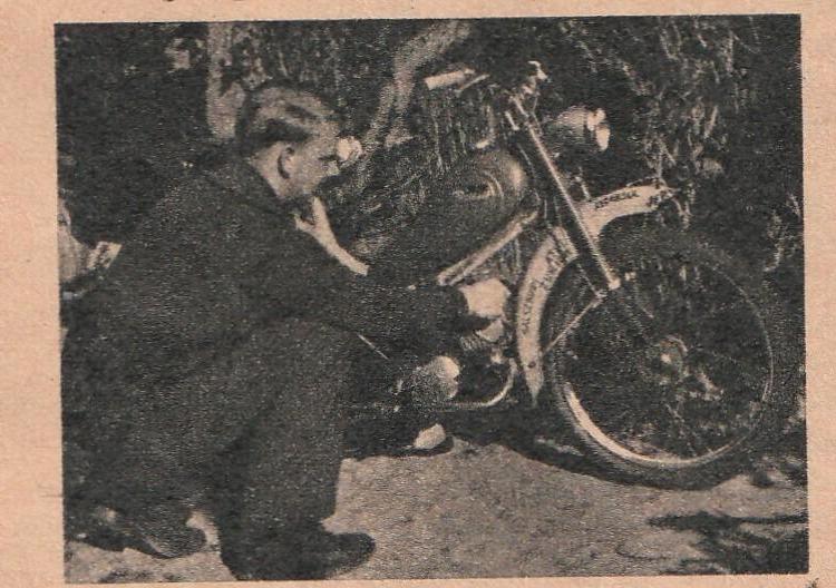 Retro reclame 1956 Batavus Bilonet brommer die 't 'm levert, Verzenden, Overige typen
