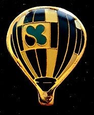 Ballon pin- kleine maat- blauw cremekleur, Verzamelen, Verzenden, Nieuw, Transport, Speldje of Pin