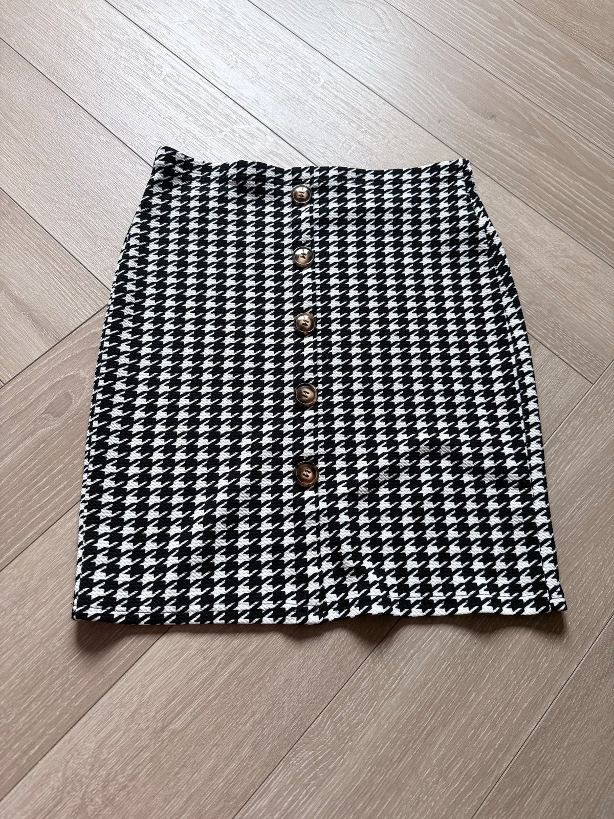 Zwart-witte pied-de-poule rok met knopen, Zwart, Maat 42/44 (L), Ophalen of Verzenden, Zo goed als nieuw