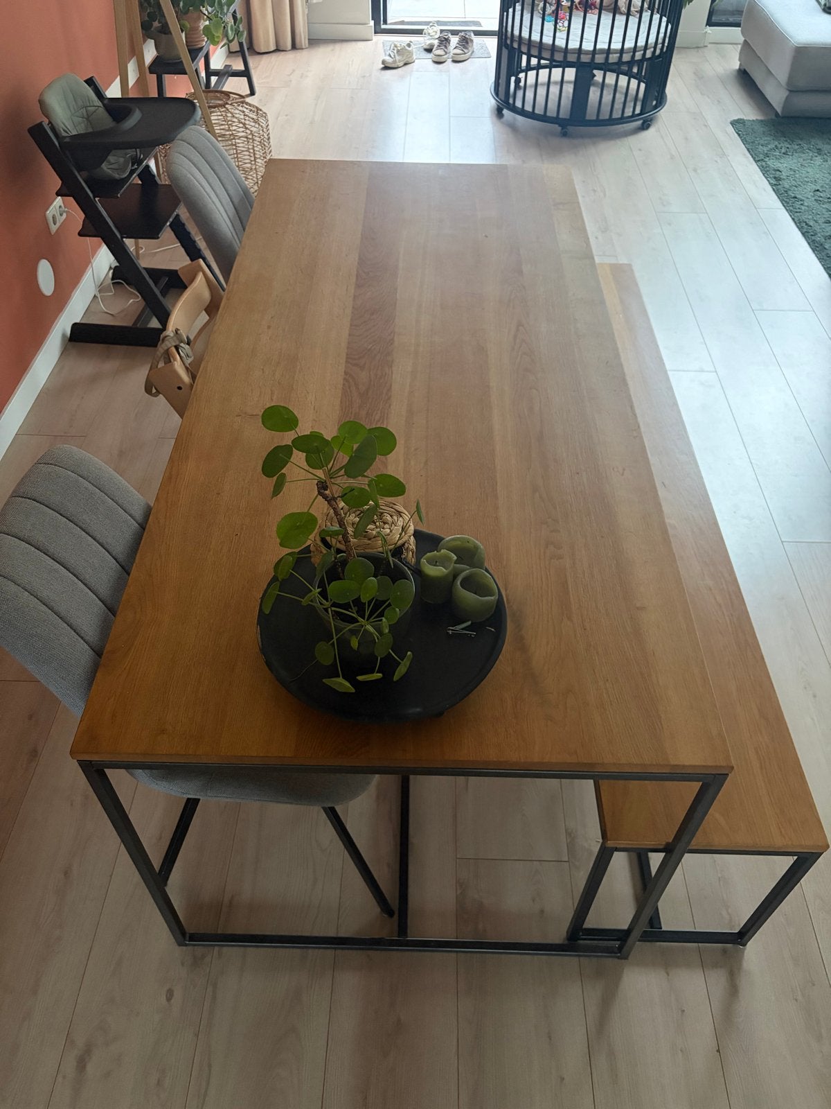Eikenhouten eettafel (loods 5) , bankje, stoelen, Gebruikt, Eikenhout, 150 tot 200 cm, Vier personen