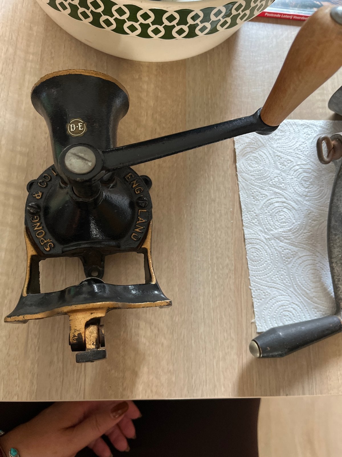 Antieke Spong & Co. No. 1 koffiemolen, Made in England, Ophalen