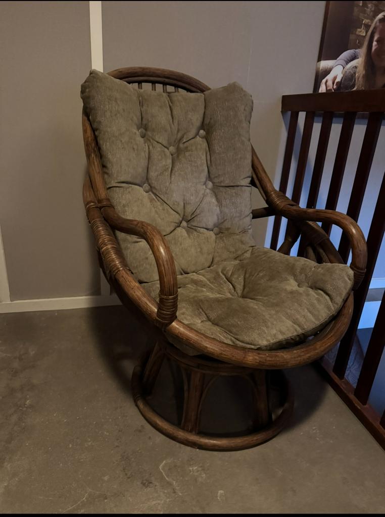 Rotan stoel voor babykamer, Kinderen en Baby's, Kinderkamer | Tafels en Stoelen, Ophalen, Zo goed als nieuw, Stoel(en)
