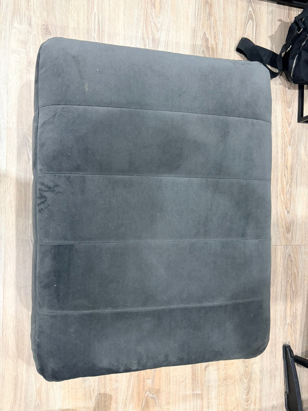 Gratis Comfortabele Hocker / Voetenbankje van Stof, Ophalen, Gebruikt, Vierkant, Stof