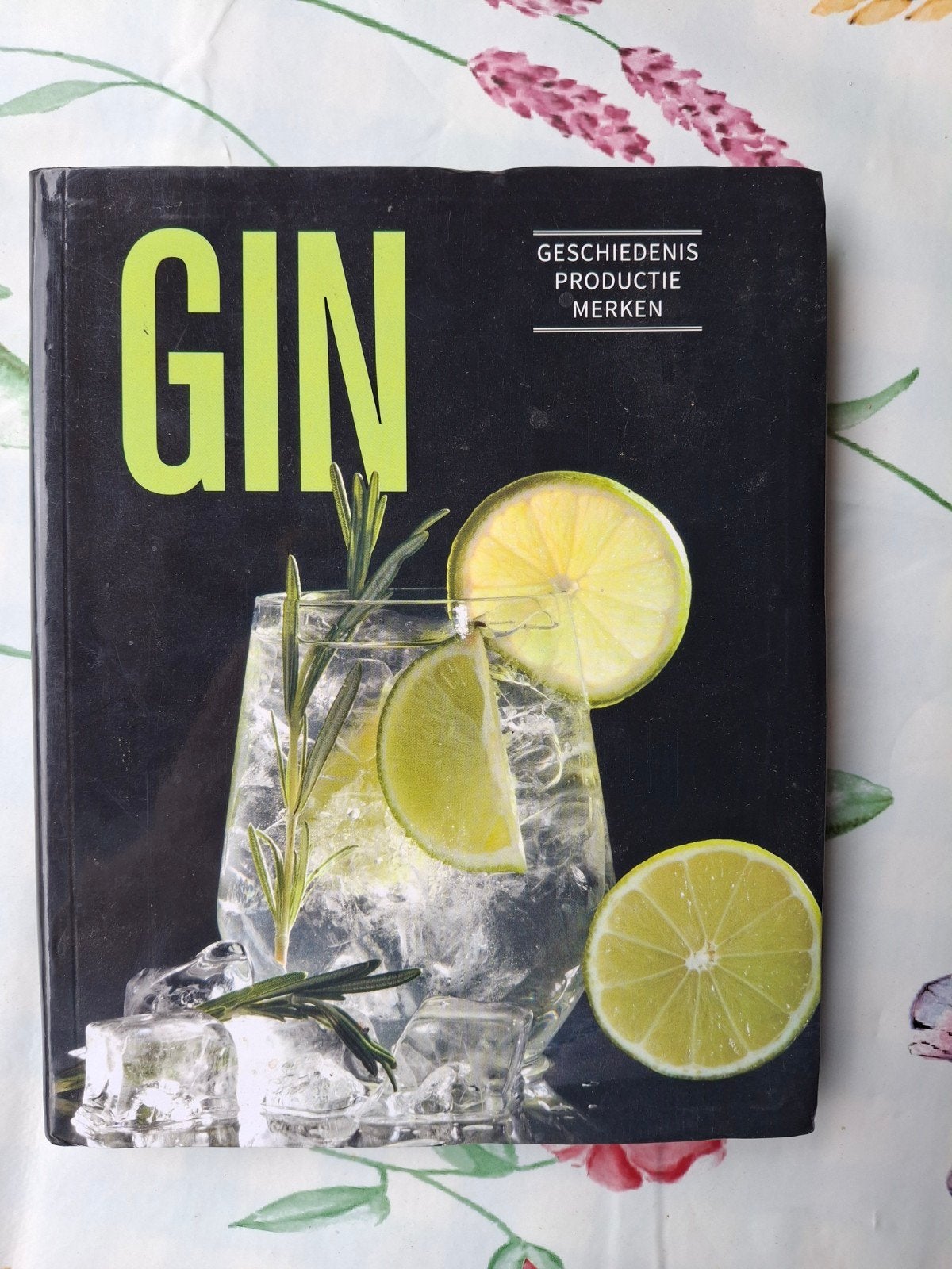 GIN: Geschiedenis, Productie, Merken - Inspirerend Boek, Ophalen of Verzenden, Gelezen, Onbekend