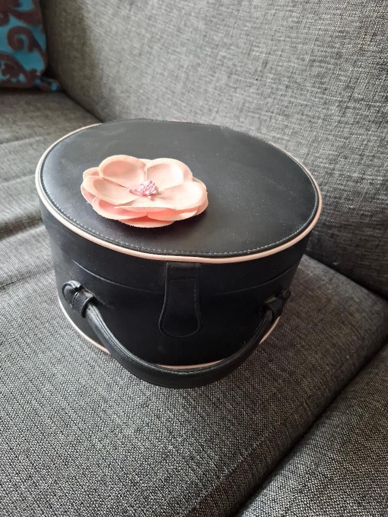 Sieradendoos rond leer, Ophalen of Verzenden
