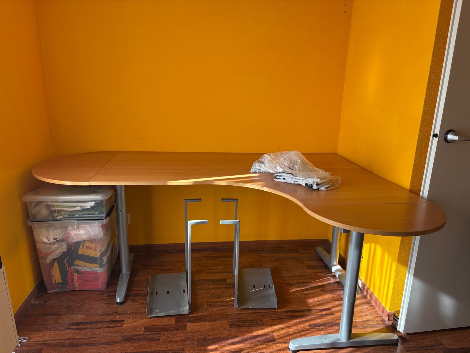 IKEA Hoekbureau - 200x80/150x60 cm - Verstelbaar, Ophalen, Demontabel, Gebruikt, Hoekbureau