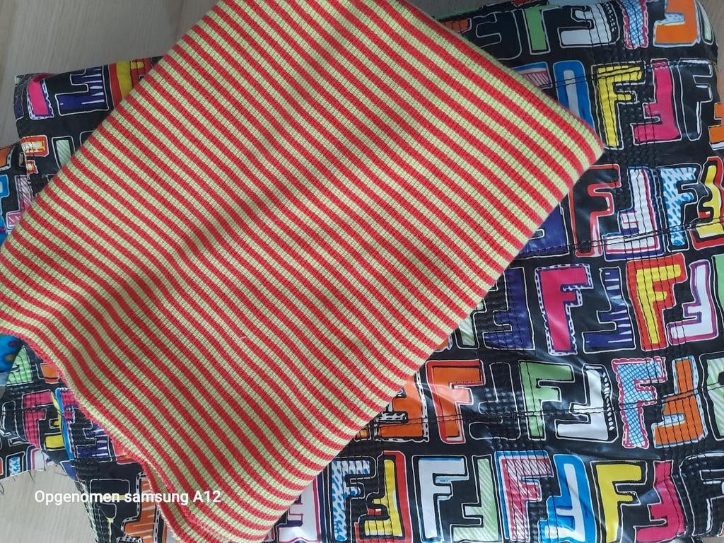 Diverse lappen stof, sommige al gebruikt, Hobby en Vrije tijd, Stoffen en Lappen, Overige materialen, Gebruikt, Overige kleuren